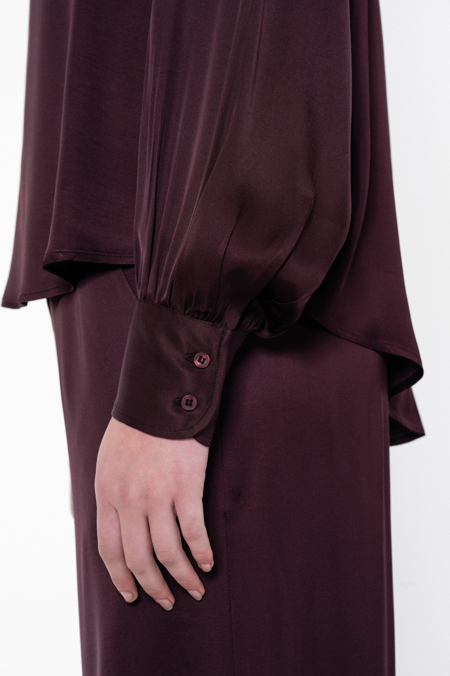 SATIN ECOVERO ROUND NECK CROPPED TOP