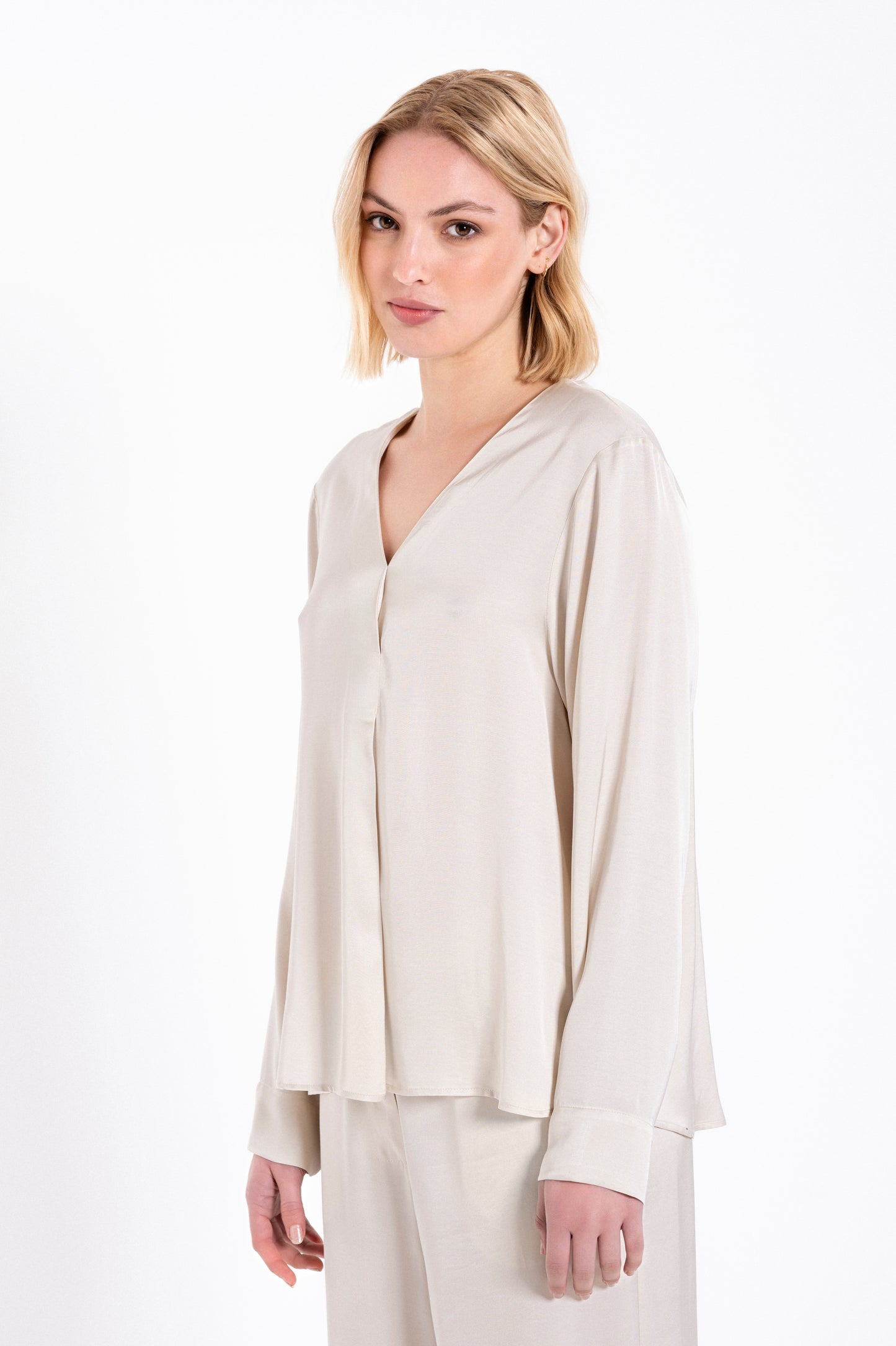 SATIN ECOVERO V NECK BLOUSE
