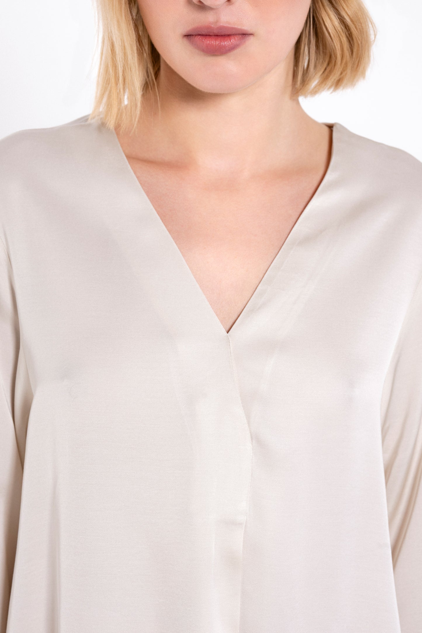 SATIN ECOVERO V NECK BLOUSE
