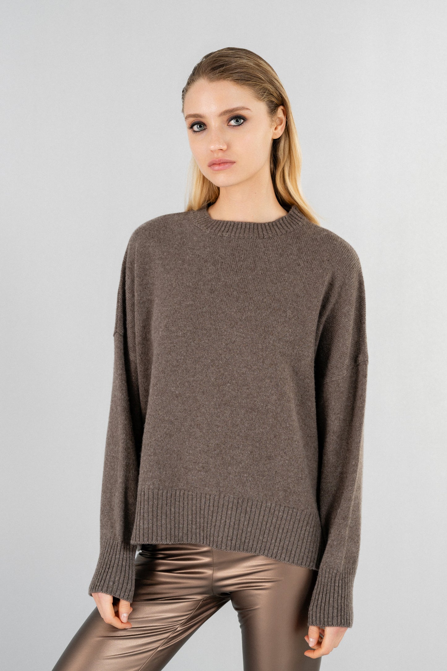 CASHMERE ROUND NECK SWEATER